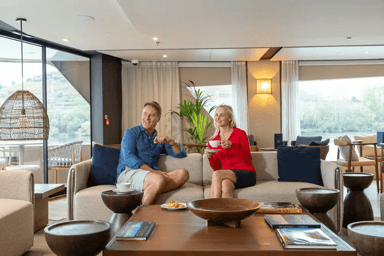 couple-lounge-
