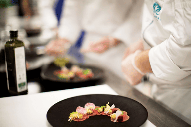 24 HOUR IN-SUITE DINING