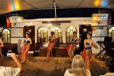 life-onboard-entertainment-