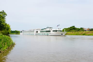 Trafalgar Dreamer Exterior 9