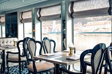 Trafalgar Reverie Bar 3