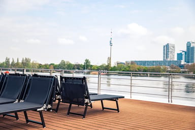 Trafalgar Reverie Exterior 6