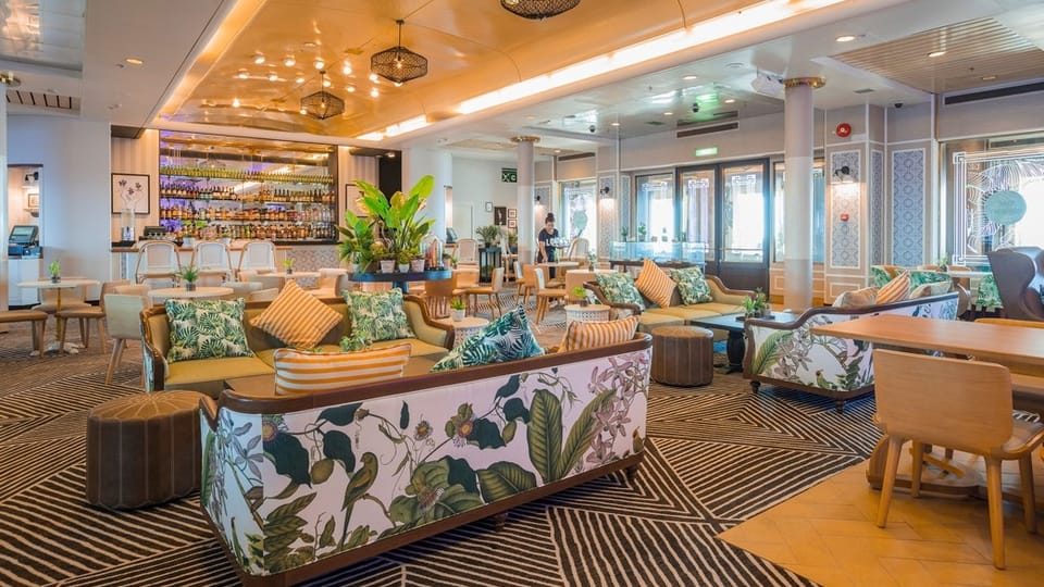 Botanical Lounge
