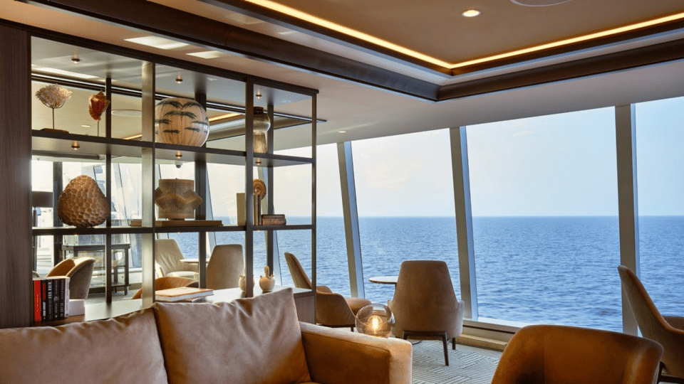 Explora Lounge