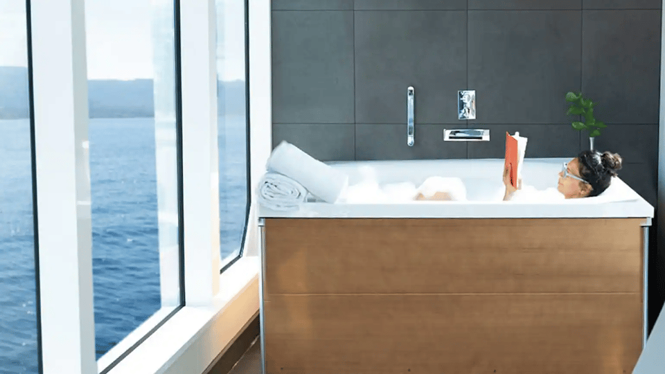 woman-tub-horiz