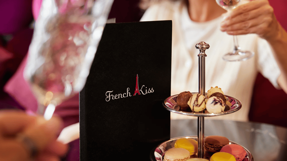 2504_int_02_06_frenchkiss_bar_lounge_3440_nu